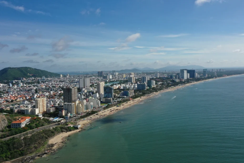 Vũng Tàu - thành phố biển xinh đẹp có hơn 300 ngày nắng trong năm. Tuy nhiên, thành phố còn thiếu các khu nghỉ dưỡng chất lượng cao.