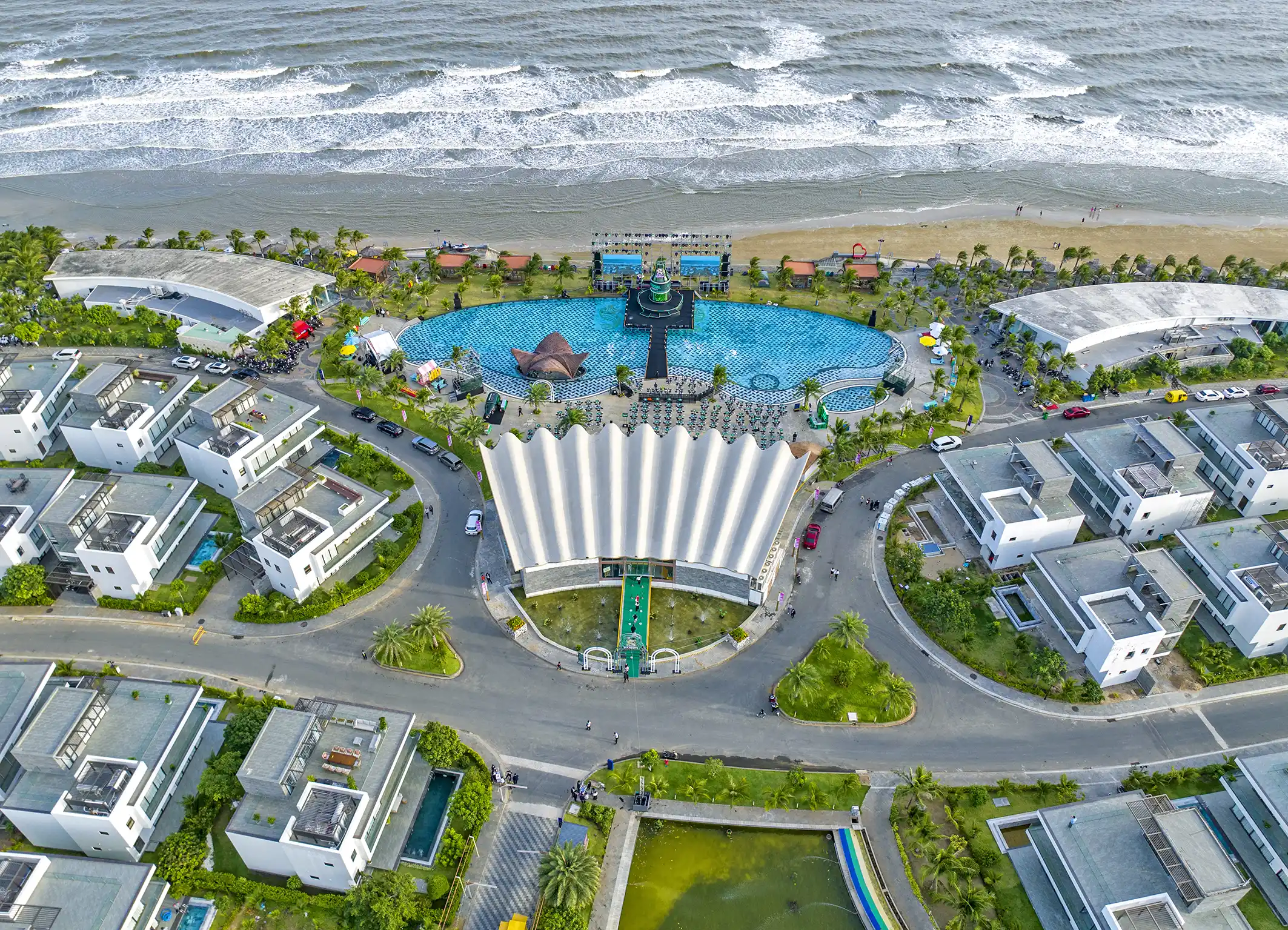 hông gian đặc biệt riêng tư bên bãi biển riêng The Maris Vũng Tàu