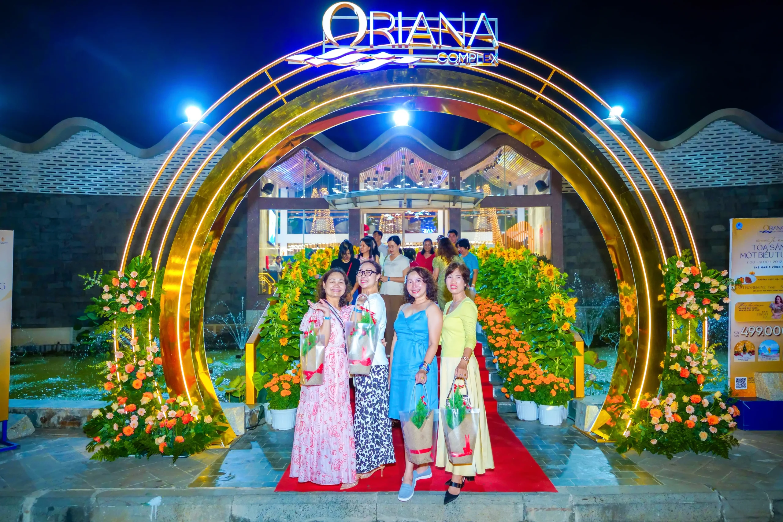 Khách hàng lưu giữ khoảnh khắc đón chào biểu tượng mới Oriana Complex