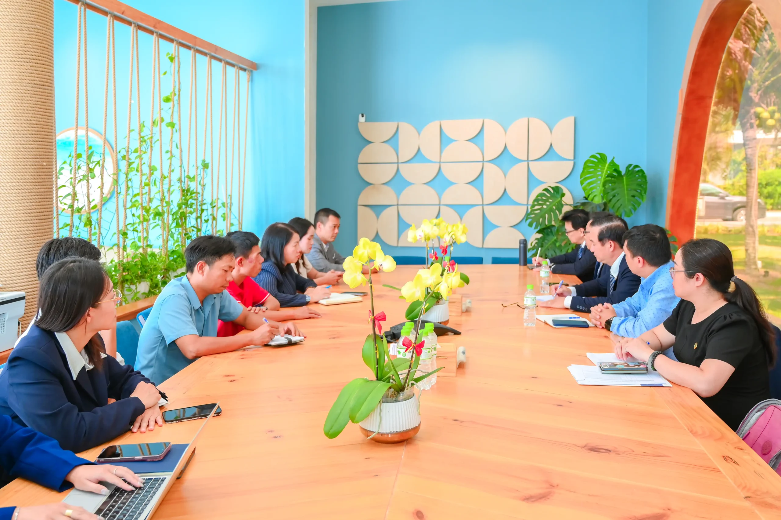 Đại diện chủ đầu tư TDG Group và đơn vị vận hành VISAHO trong buổi họp chuyên sâu triển khai kế hoạch quản lý tòa tháp Alaric